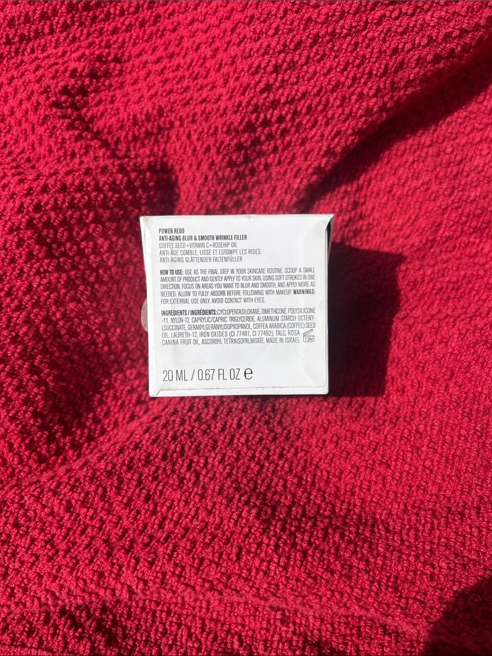 IL MAKIAGE White Compact on Red Knit